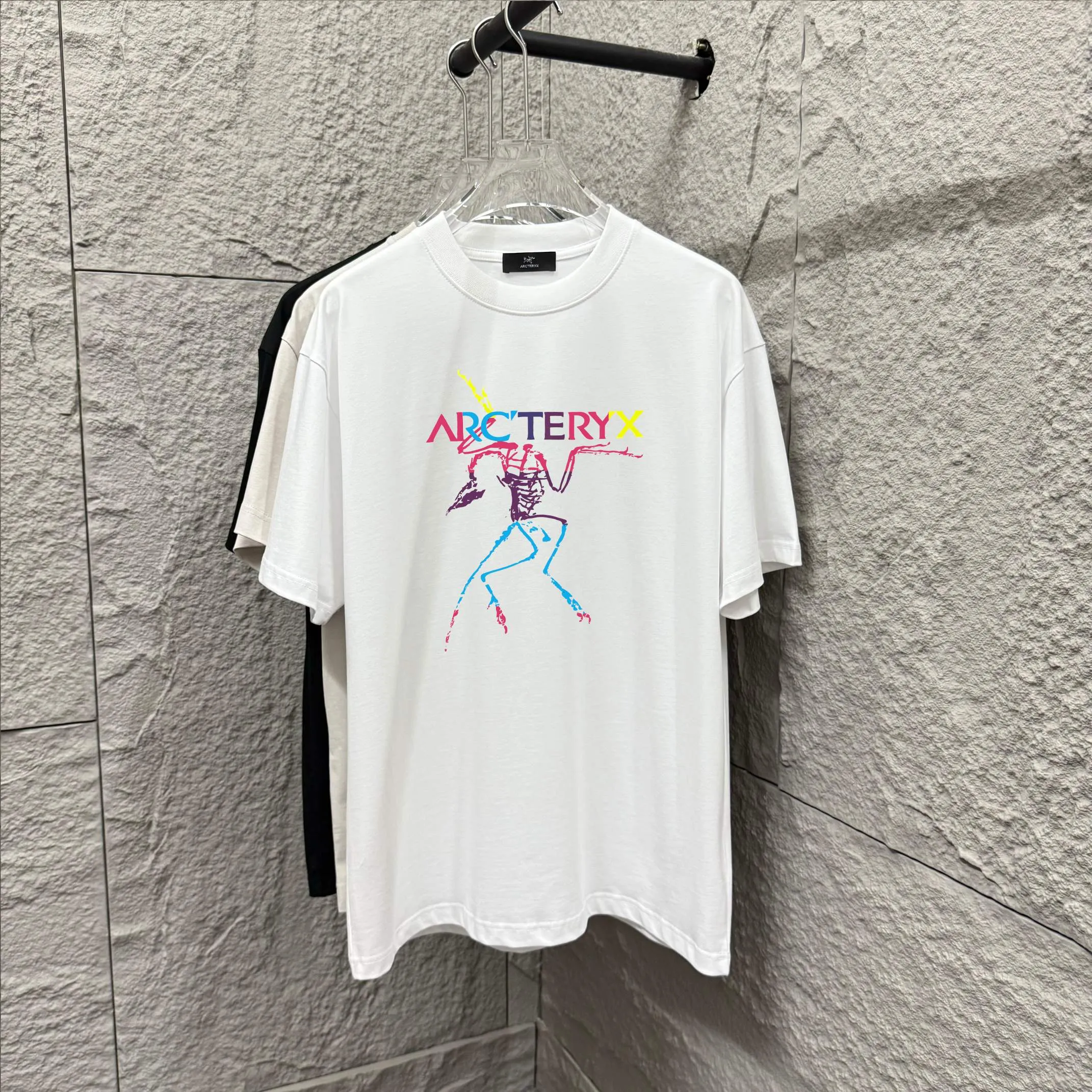 ARC'TERYX* *2025 New Arrival Classic logo T Same Style Size： S （90-130 ） M （120-150 ） L （140-165 ） XL （160-180 ） XXL （180 ） ：Black White